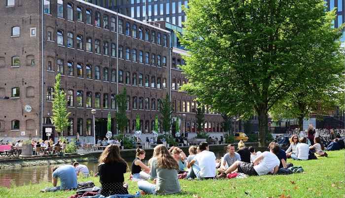 Studenten op de campus